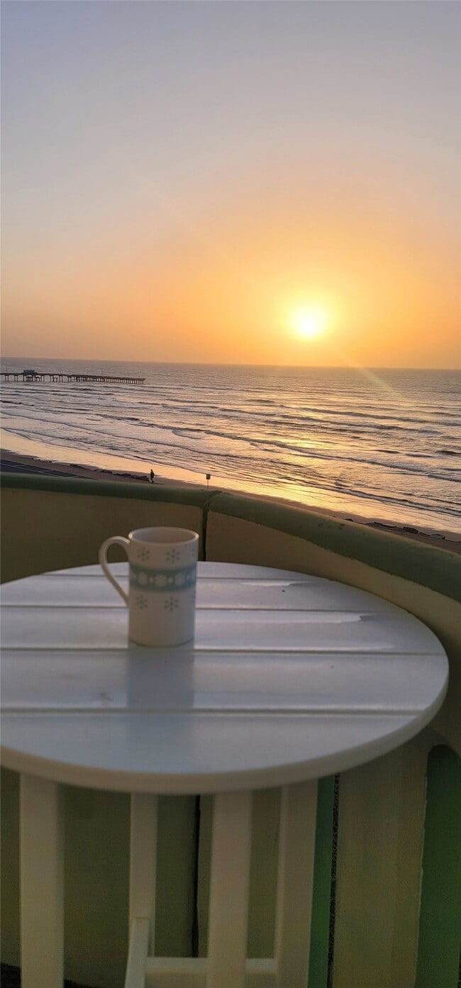 Building Photo - 9420 Seawall Blvd