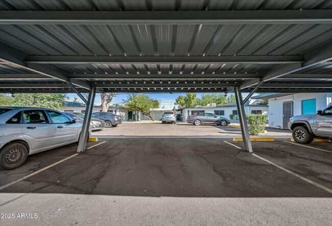 Building Photo - 1518 W Colter St