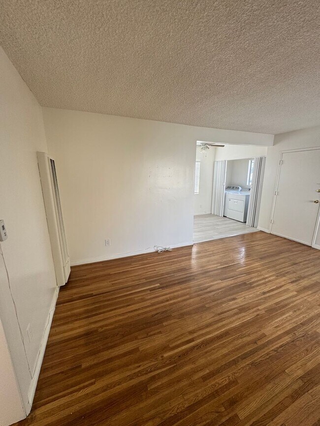 Building Photo - 624-624 W Riggin St