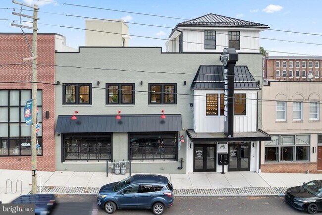 Building Photo - 30 W Broad St