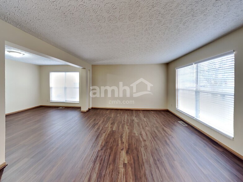 Building Photo - 5888 Gazelle Dr