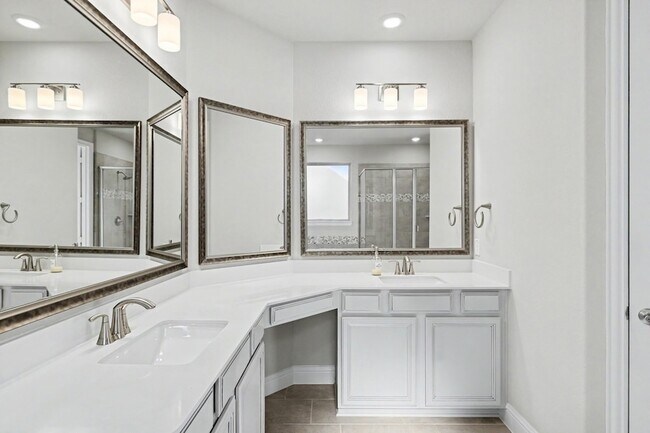 Building Photo - 2317 Willow Garden Dr