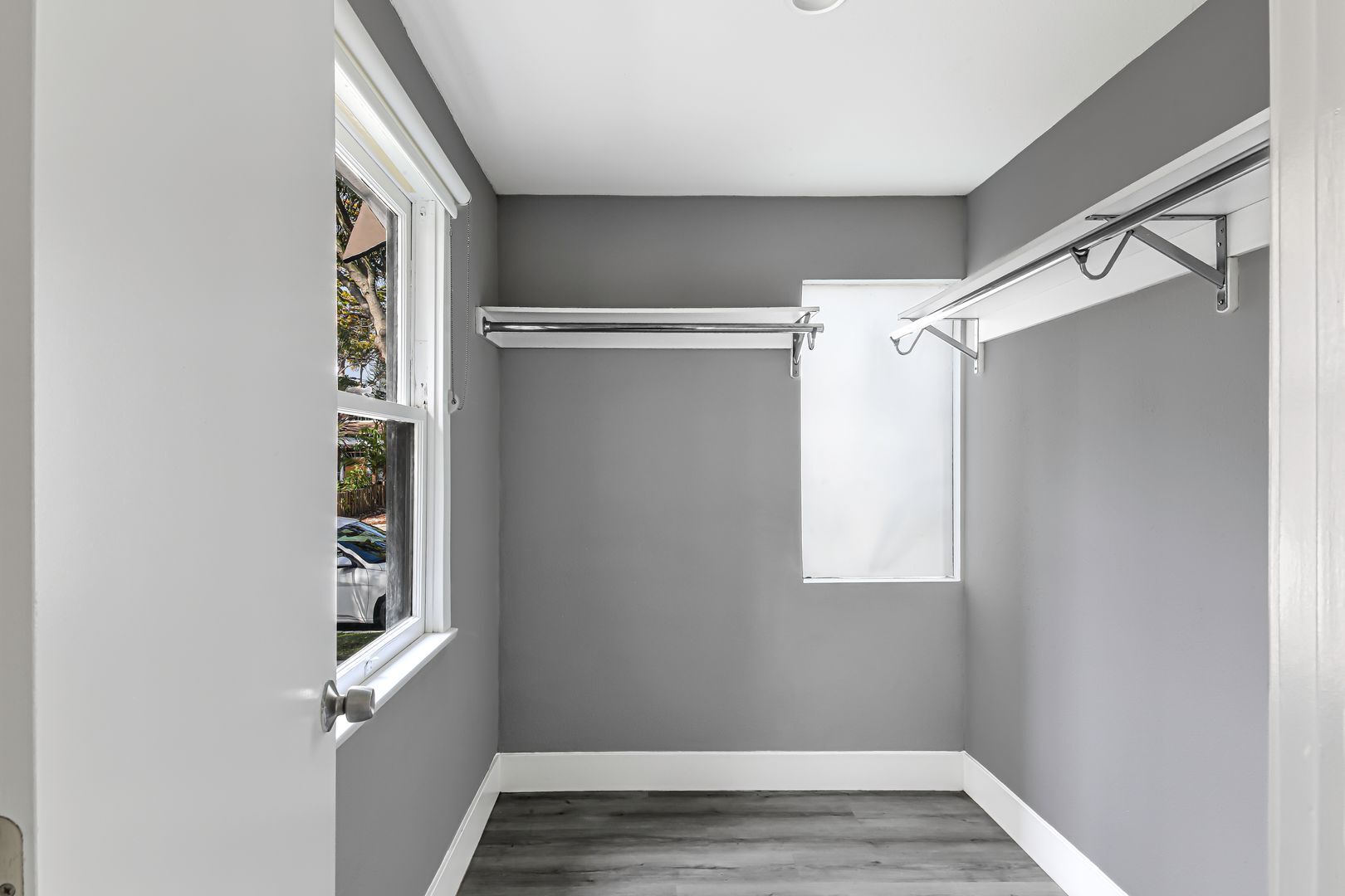 Building Photo - 2914 E 5th St