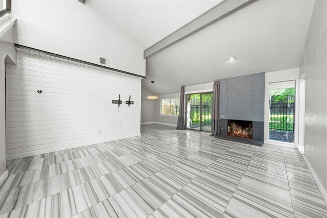 Building Photo - 9433 Singing Quail Dr