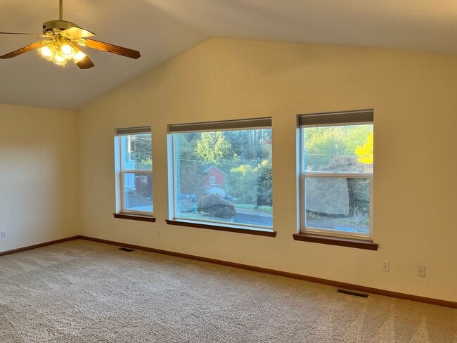 Building Photo - View Home in Poulsbo