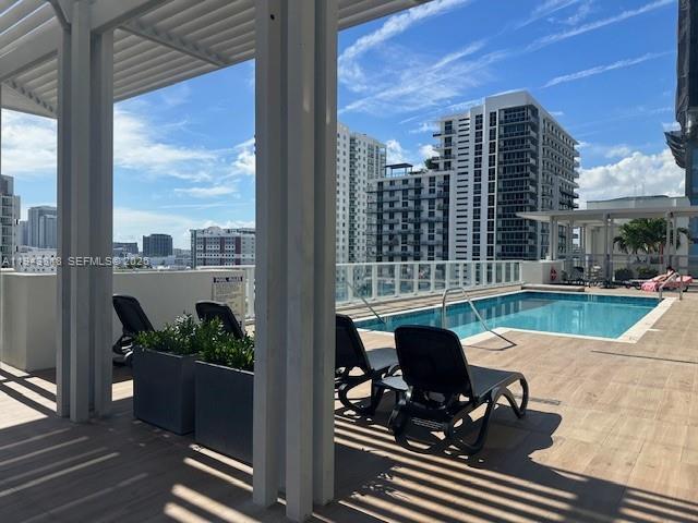 Building Photo - 321 NE 26th St