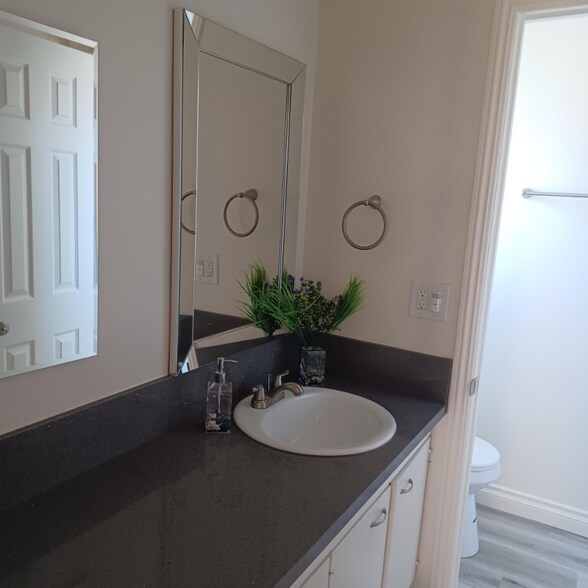 Building Photo - 4901 Heil Ave