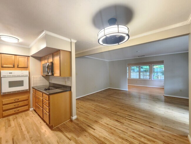 Building Photo - ***FIRST MONTH RENT FREE*** Black Mountain Rentals- Close to Lake Tomahawk and Black Mountain Gol...