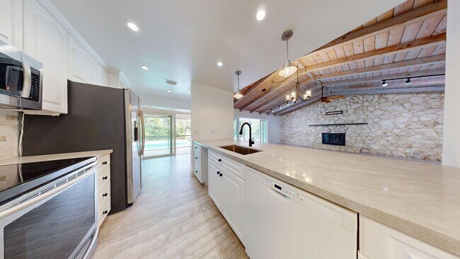 Building Photo - 3BR/ 3BA Pool Home   *Near Burns Rd Aquatic Center & Park * No HOA * 12+ Month Lease Options Avai...