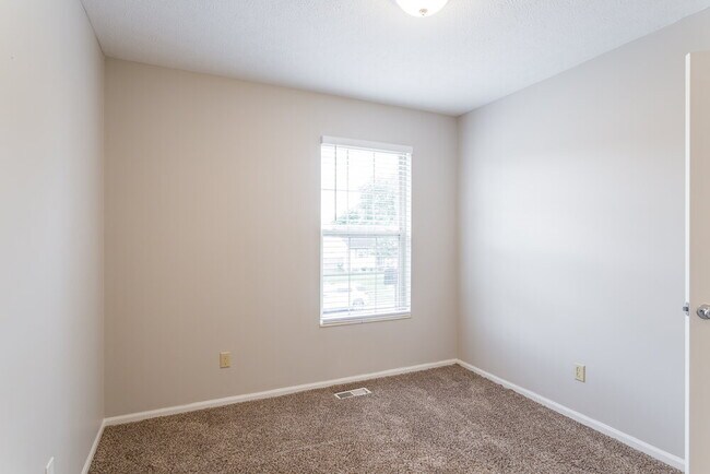 Building Photo - 1024 Esther Dr