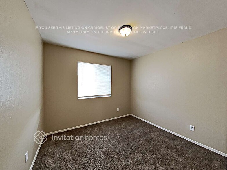 Building Photo - 700 E Quail Ave