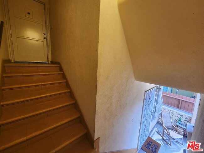 Building Photo - 5264 Cahuenga Blvd