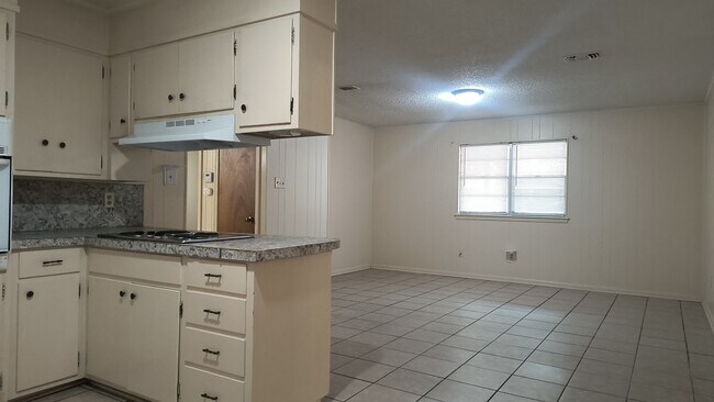 Building Photo - 7211 Rustic Cir