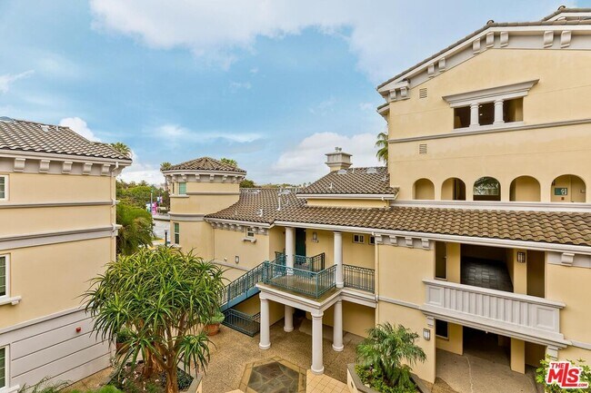 Building Photo - 7101 Playa Vista Dr