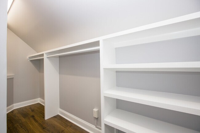 Building Photo - "Spacious and Inviting 2620 sq. ft. Home i...