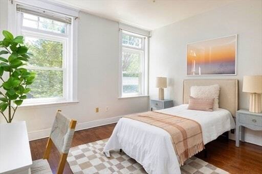 Building Photo - 1898 Beacon St