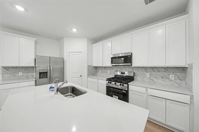 Building Photo - 3930 Langridge Dr