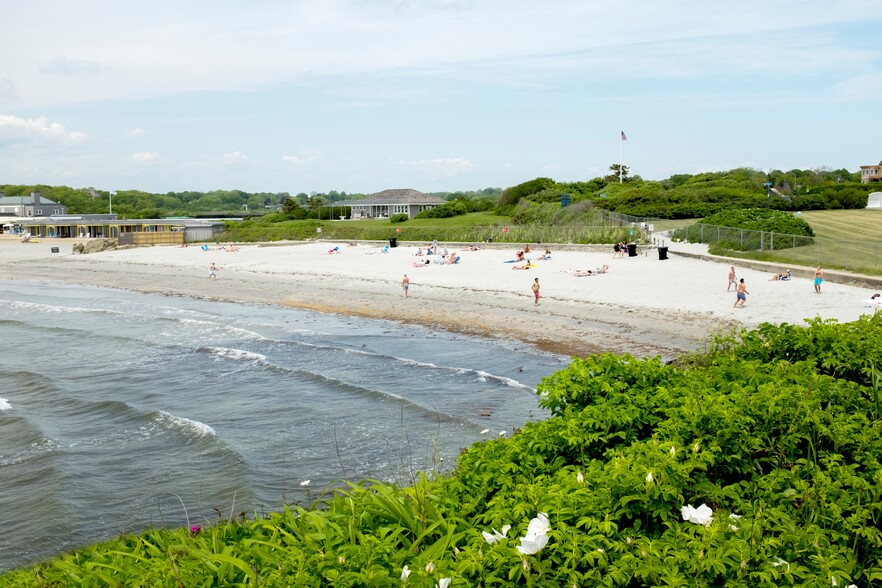 Short walk to sandy beach - 5 Key Ct