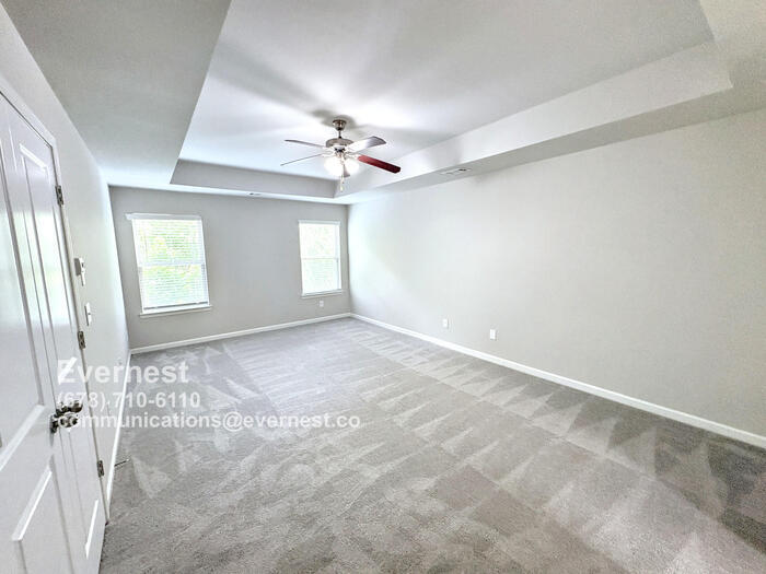 Building Photo - 144 Charolais Dr