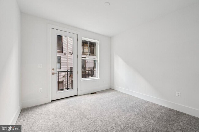 Building Photo - 2506 W Peninsula Dr