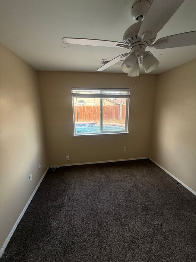 Building Photo - Cozy 3-Bedroom, 2-Bathroom Home in the Campus Park Neighborhood