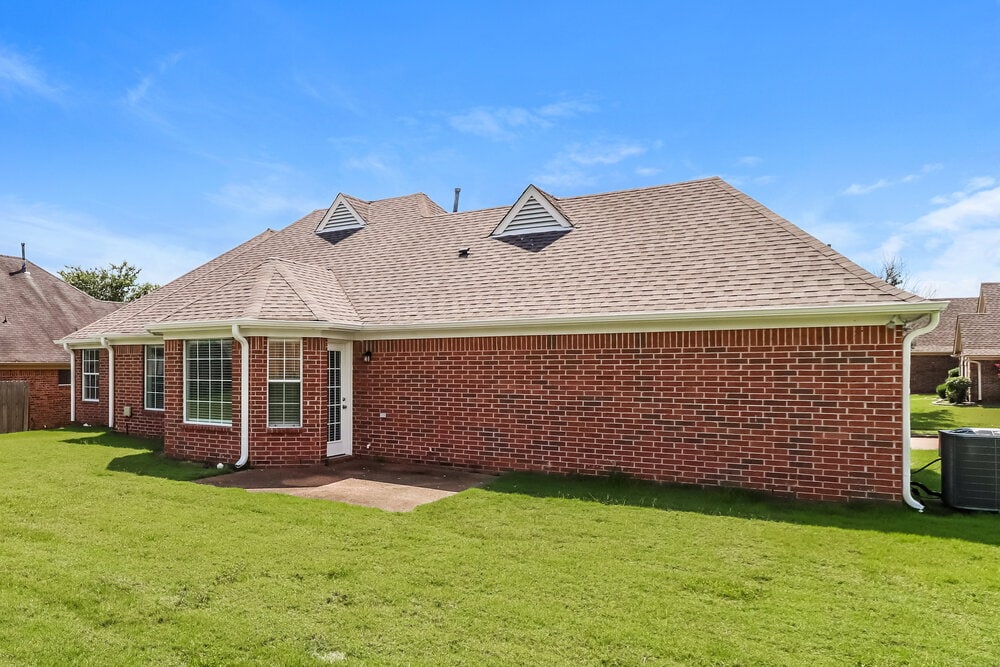 Building Photo - 1052 Mossy Knoll Dr