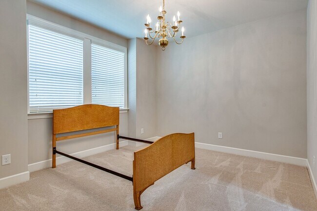 Building Photo - 9810 Glenmore Ln