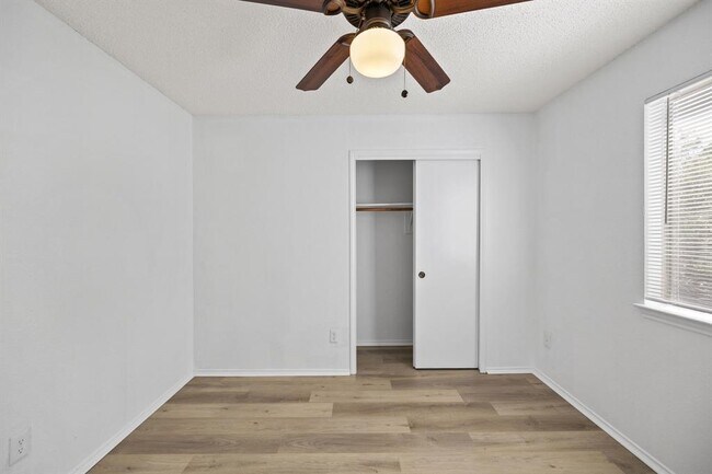 Building Photo - 8703 Cretys Cove