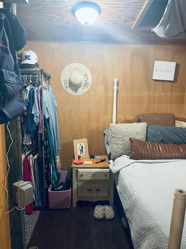 Building Photo - Beautiful 1Bedroom Bungalow next to Lake Hutchinson in Keystone Heights, FL