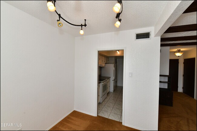 Building Photo - 6201 Escondido Dr