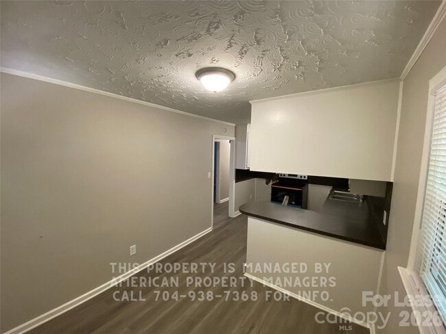 Building Photo - 501 Rosemont Ave