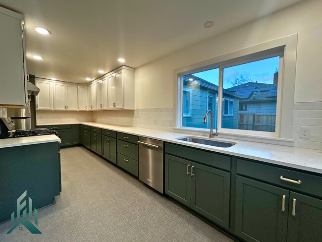 Building Photo - 1005 NW 30th St