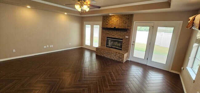 Building Photo - Beautiful 3 bedroom, 2 bath home for rent, Available to view 3/2/26