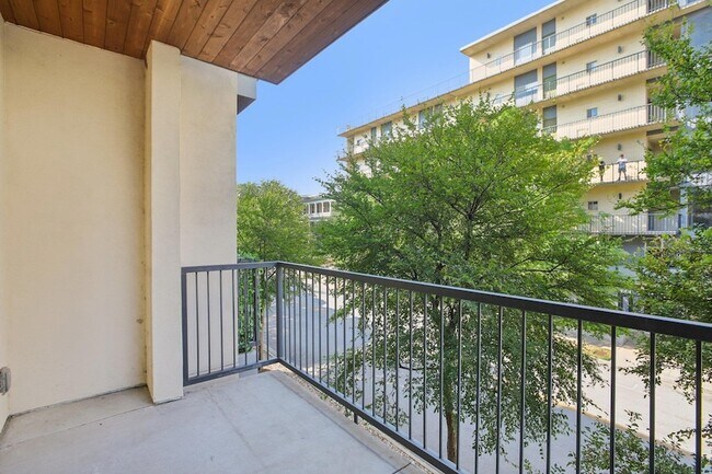 Building Photo - 908 Nueces St
