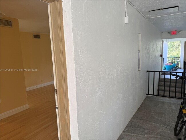 Building Photo - 9400 SW 77th St