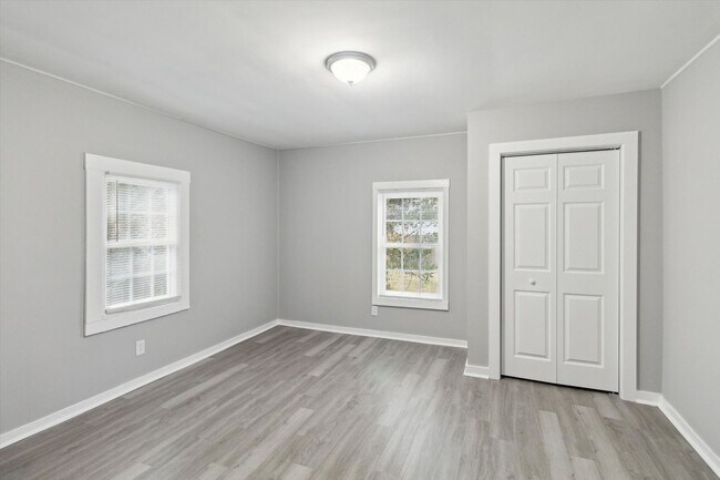 Building Photo - Huge Downtown 3BR (potential 4th)/2BA House For Rent