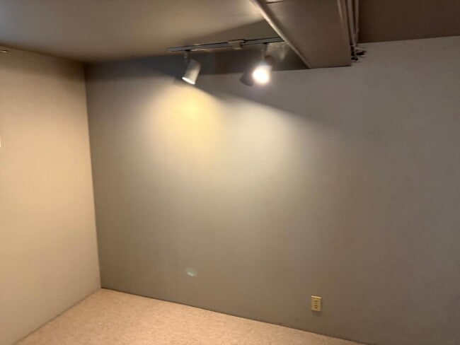 Building Photo - 4 Bedroom House Near Downtown Eugene