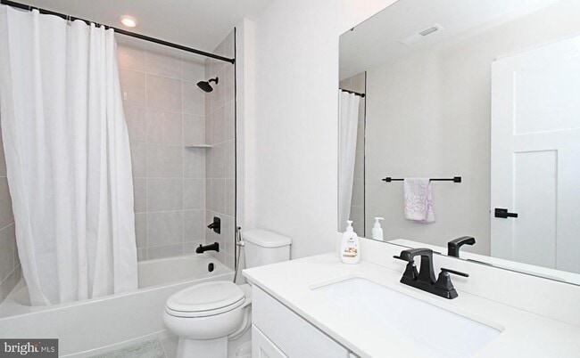 Building Photo - 500 Sterling Dr