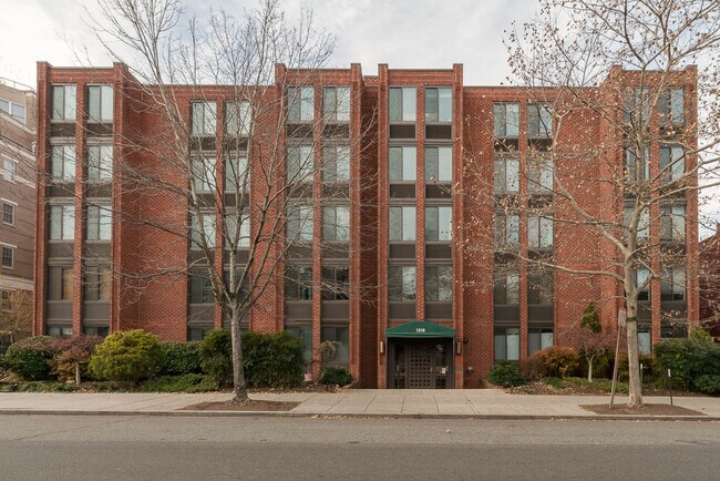Building Photo - 1318 22nd St NW