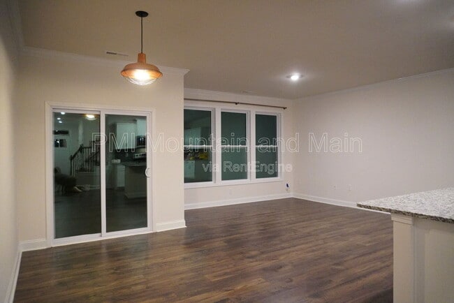 Building Photo - 210 Creekview Rd