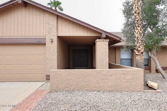 Building Photo - 1904 N Arrowhead Cir