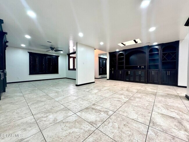 Building Photo - 142 Clairemont Rd