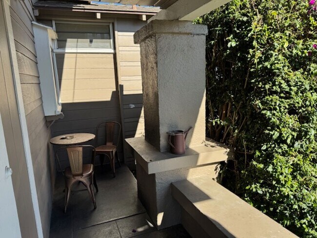 Building Photo - 3811 E 10th St