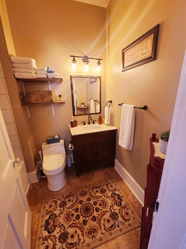 Building Photo - Furnished Lower Town Cottage in Lower Town...