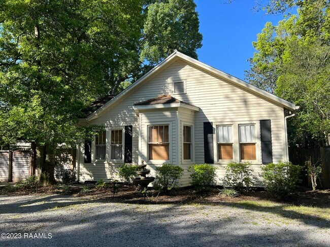 Building Photo - 1111 W St Mary Blvd