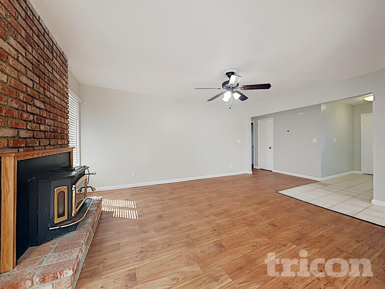 Building Photo - 1921 Teresa Ln