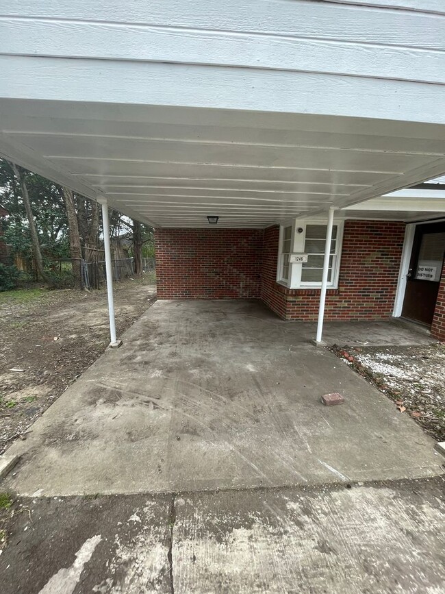 Building Photo - ** 3 bed 1 bath located in Druid Hills ** ...