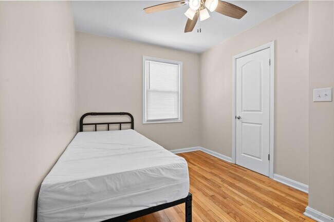 Building Photo - 1009 Lindsay St