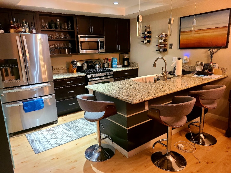 Building Photo - 543 Victoria St