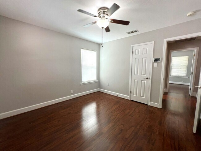 Building Photo - 1313 Casa Vale Dr